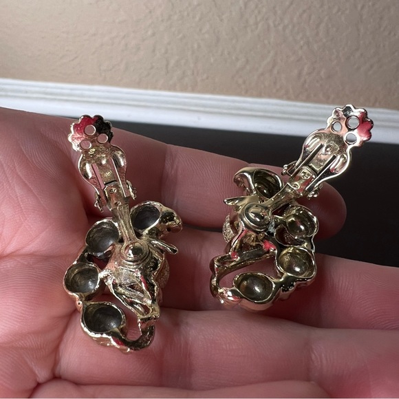 Vintage 1950’s Gold Tone Bauble Bead Clip On Earrings, Festive Estate Jewelry - Picture 4 of 5